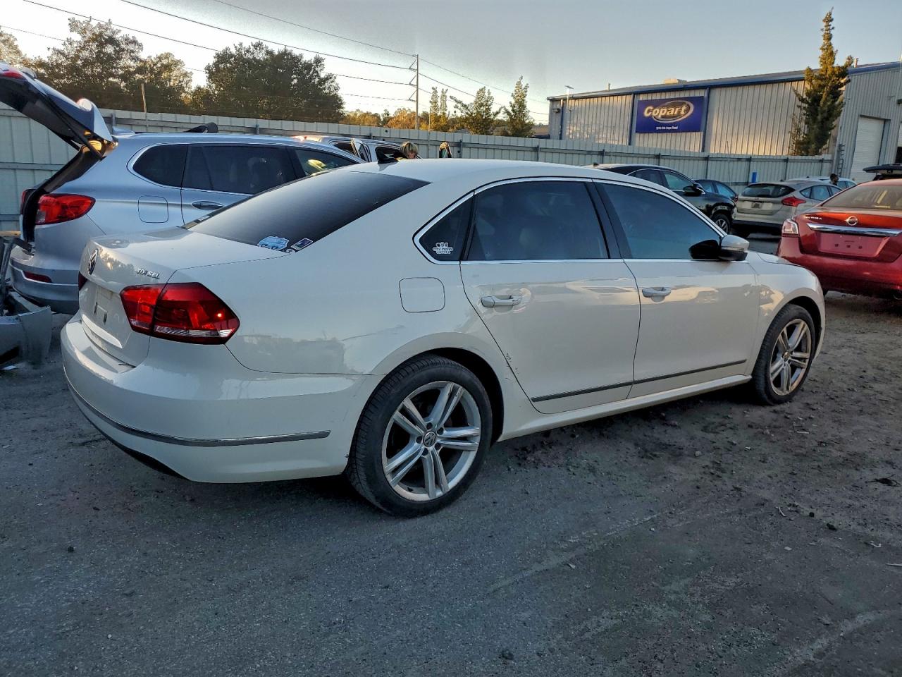2015 VOLKSWAGEN PASSAT SEL photo 3