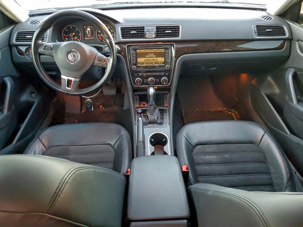 2015 VOLKSWAGEN PASSAT SEL photo 8
