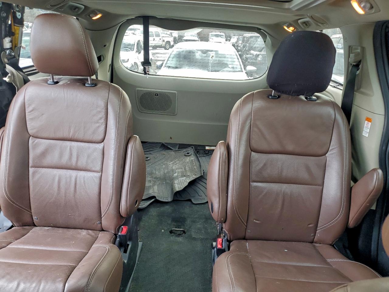 2017 TOYOTA SIENNA XLE photo 19