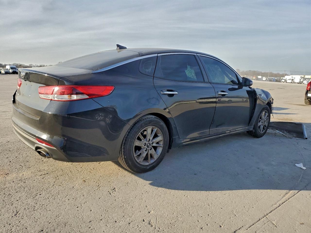 2016 KIA OPTIMA LX photo 3