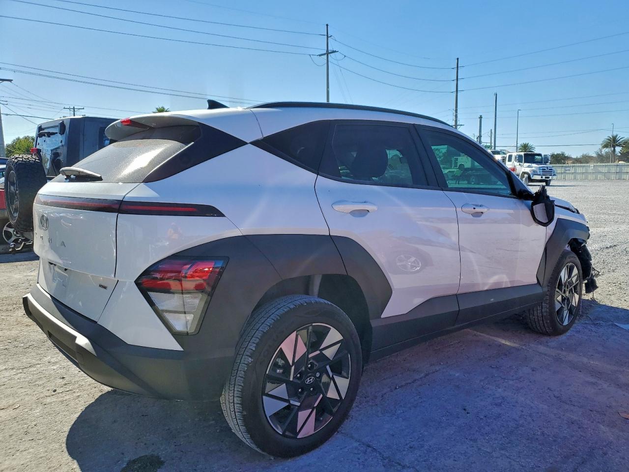 2025 HYUNDAI KONA SEL photo 3