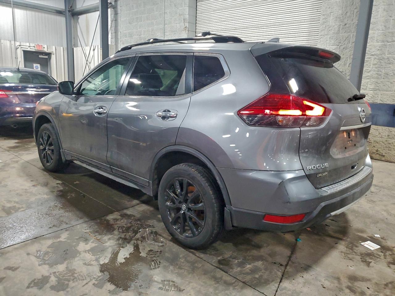 2017 NISSAN ROGUE SV photo 2