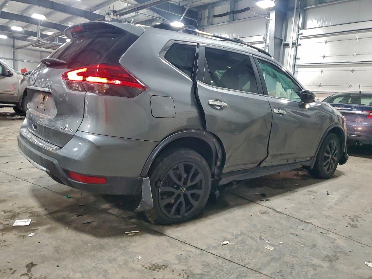 2017 NISSAN ROGUE SV photo 3