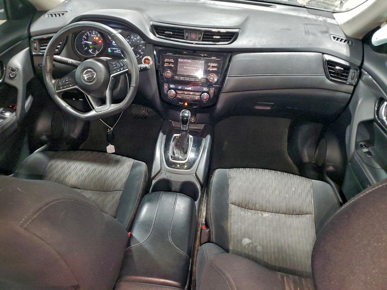 2017 NISSAN ROGUE SV photo 8