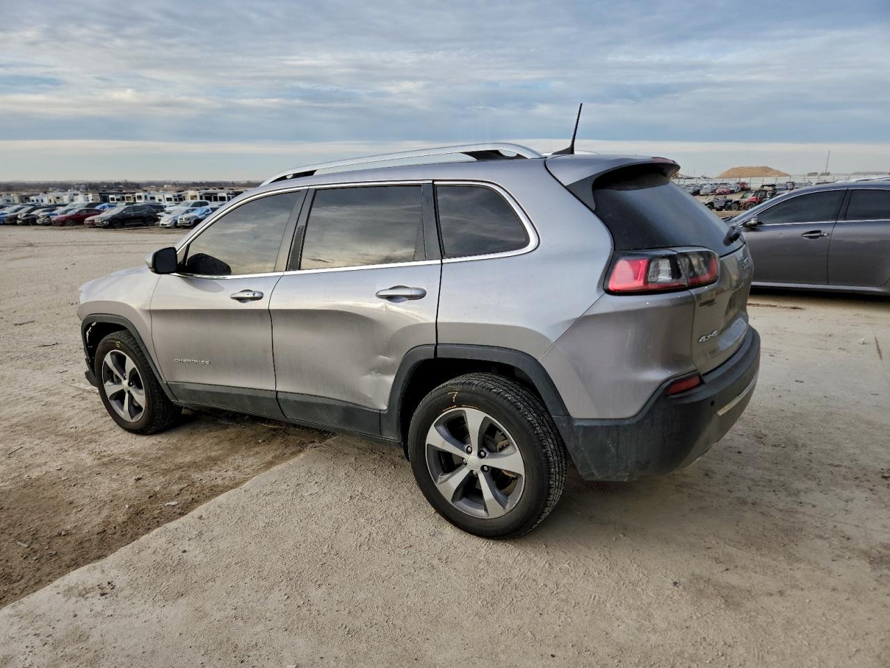 2019 JEEP CHEROKEE LIMITED photo 4