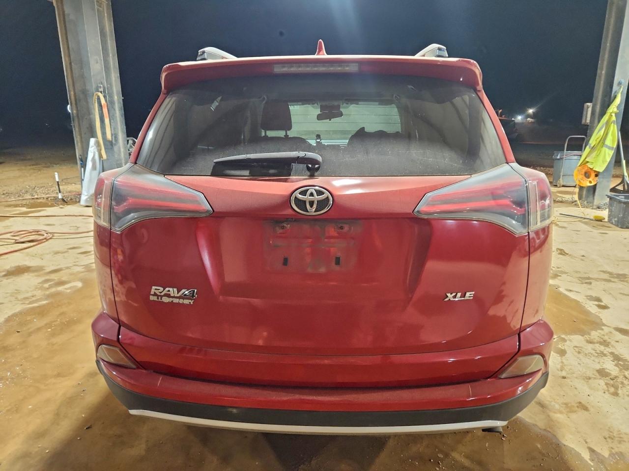2016 TOYOTA RAV4 XLE photo 16
