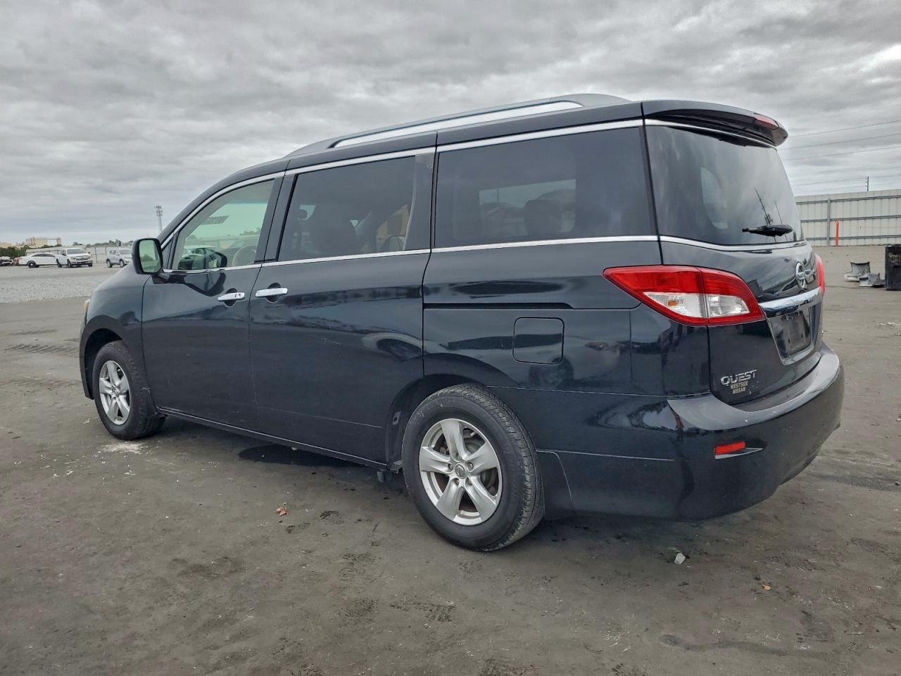 2016 NISSAN QUEST S photo 4
