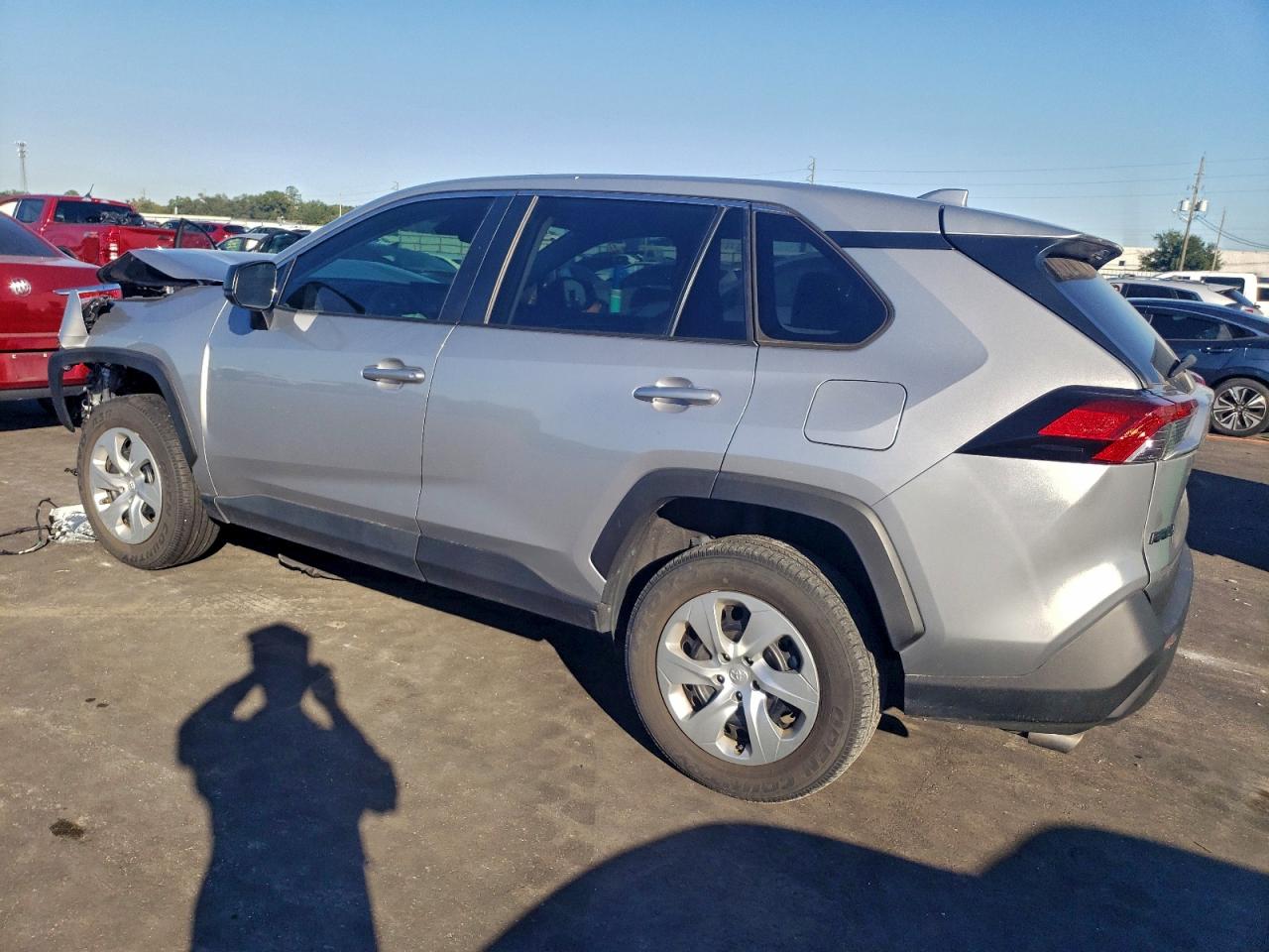 2022 TOYOTA RAV4 LE photo 3