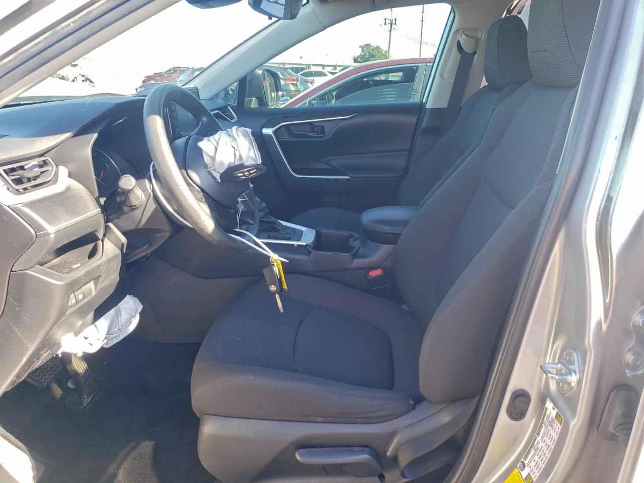 2022 TOYOTA RAV4 LE photo 13