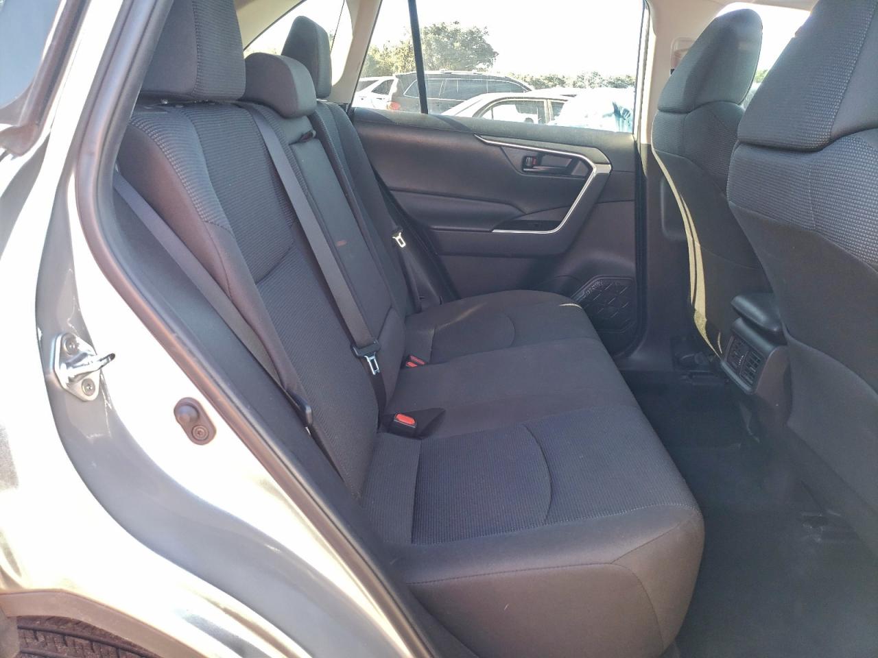 2022 TOYOTA RAV4 LE photo 21