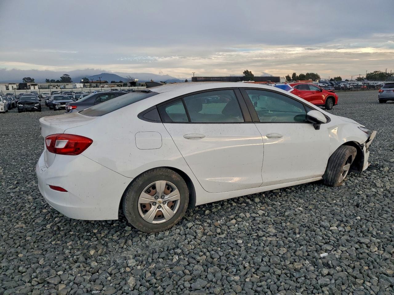 2017 CHEVROLET CRUZE LS photo 3