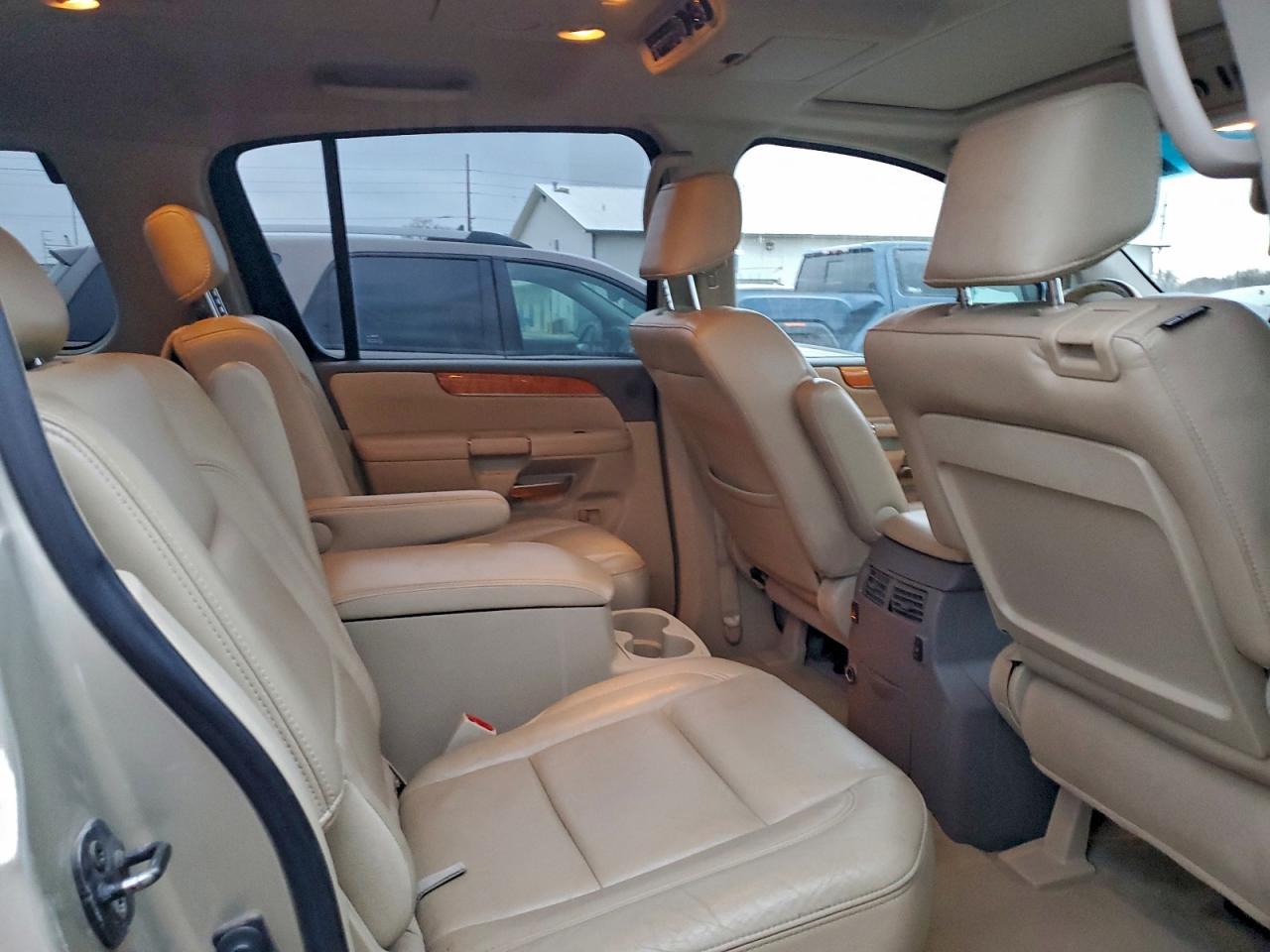 2008 INFINITI QX56 photo 11