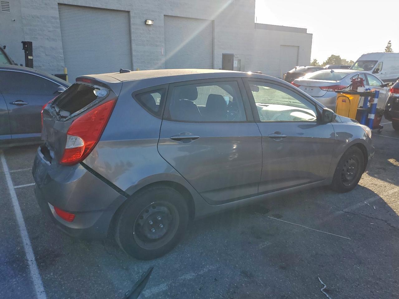 2017 HYUNDAI ACCENT SE photo 3