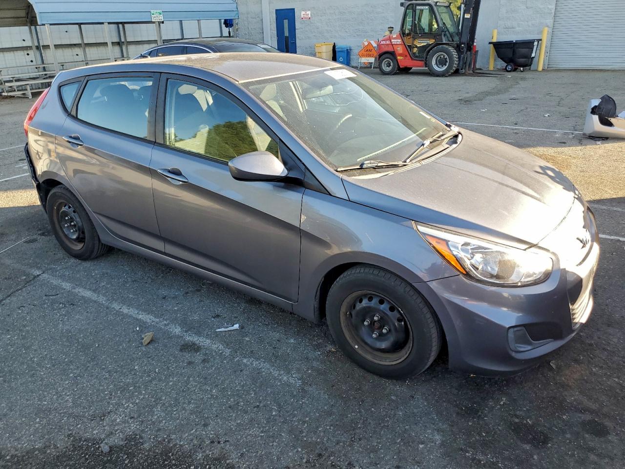2017 HYUNDAI ACCENT SE photo 4
