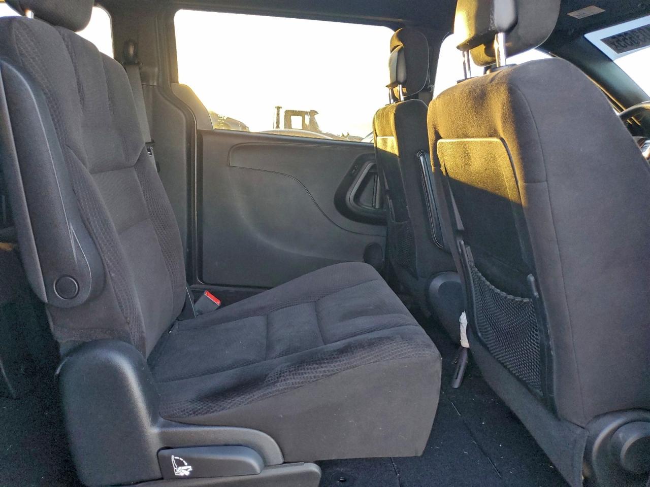 2015 DODGE GRAND CARAVAN SE photo 31
