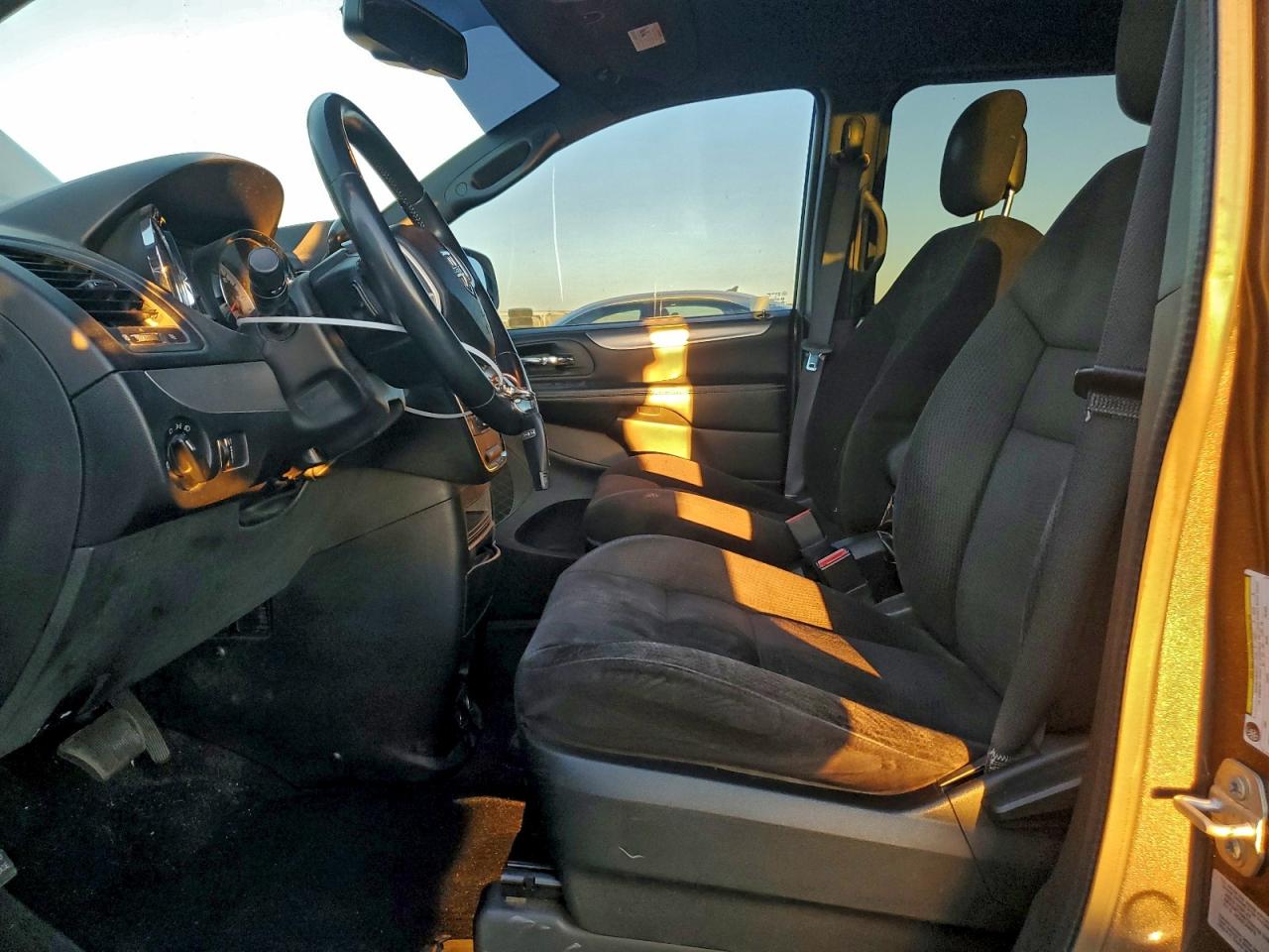 2015 DODGE GRAND CARAVAN SE photo 19