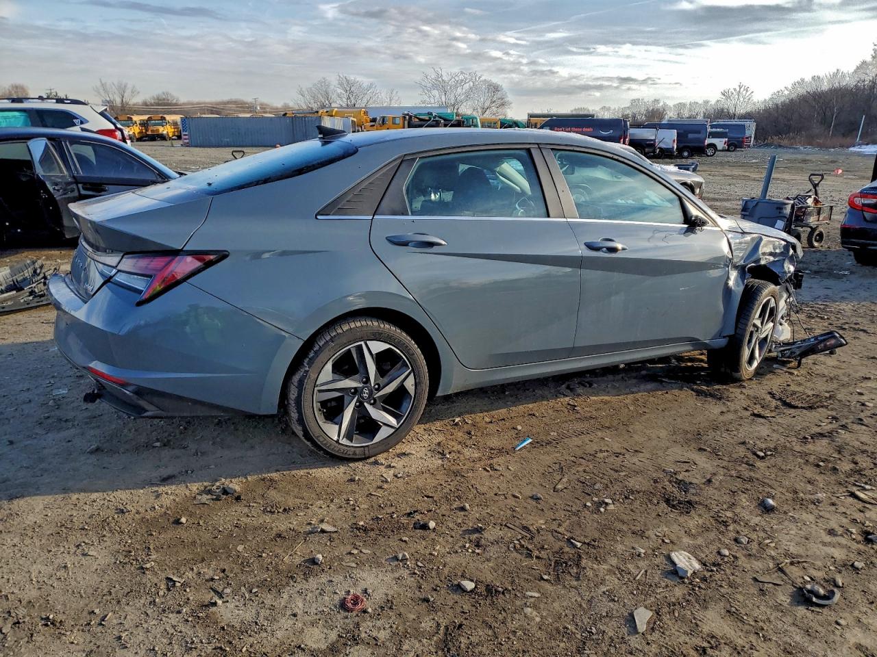 2022 HYUNDAI ELANTRA photo 3