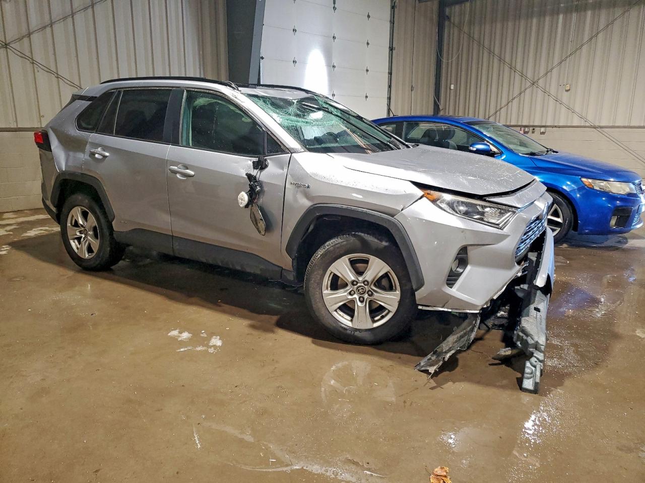2021 TOYOTA RAV4 XLE photo 10