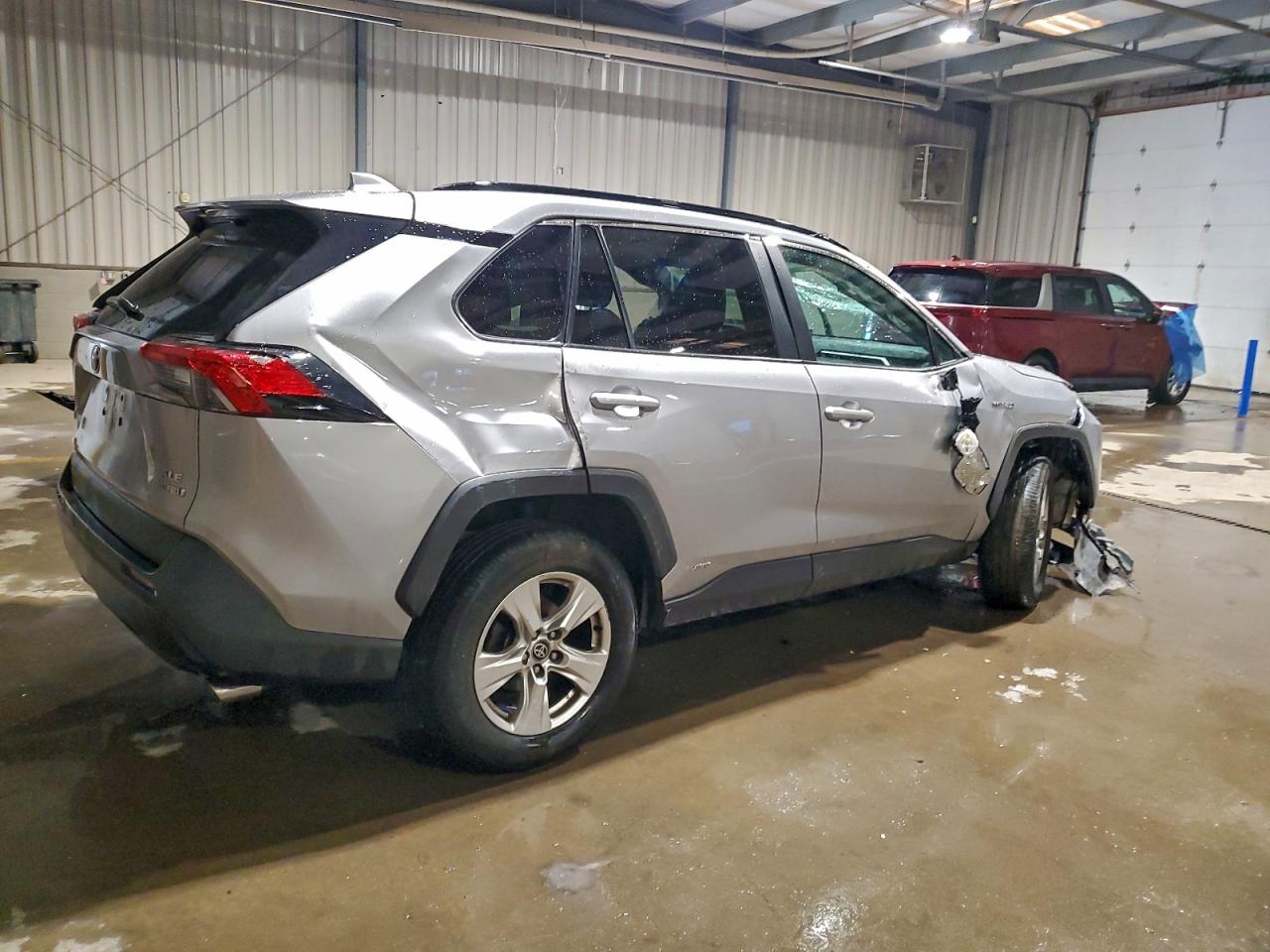 2021 TOYOTA RAV4 XLE photo 7