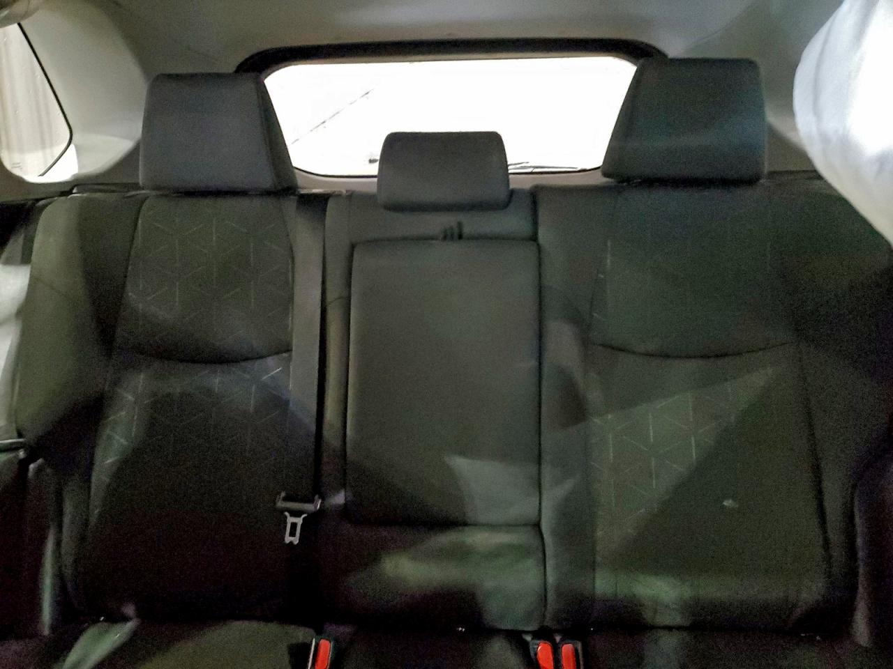 2021 TOYOTA RAV4 XLE photo 28