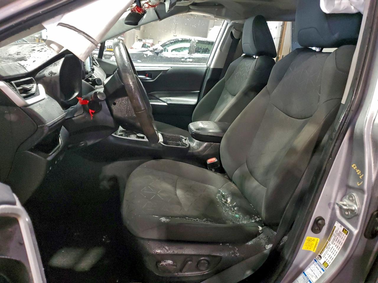2021 TOYOTA RAV4 XLE photo 19