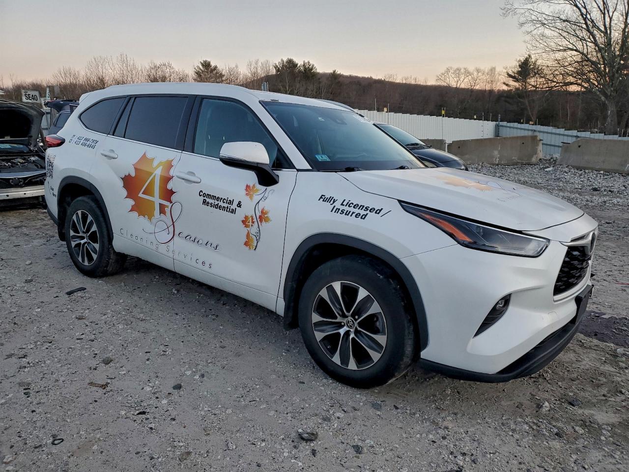2022 TOYOTA HIGHLANDER XLE photo 13