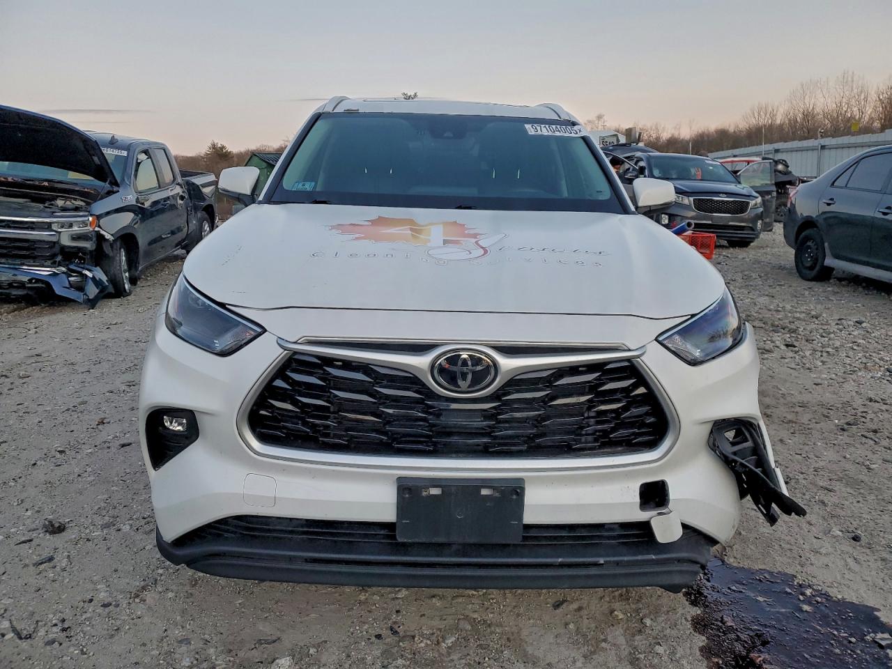 2022 TOYOTA HIGHLANDER XLE photo 17