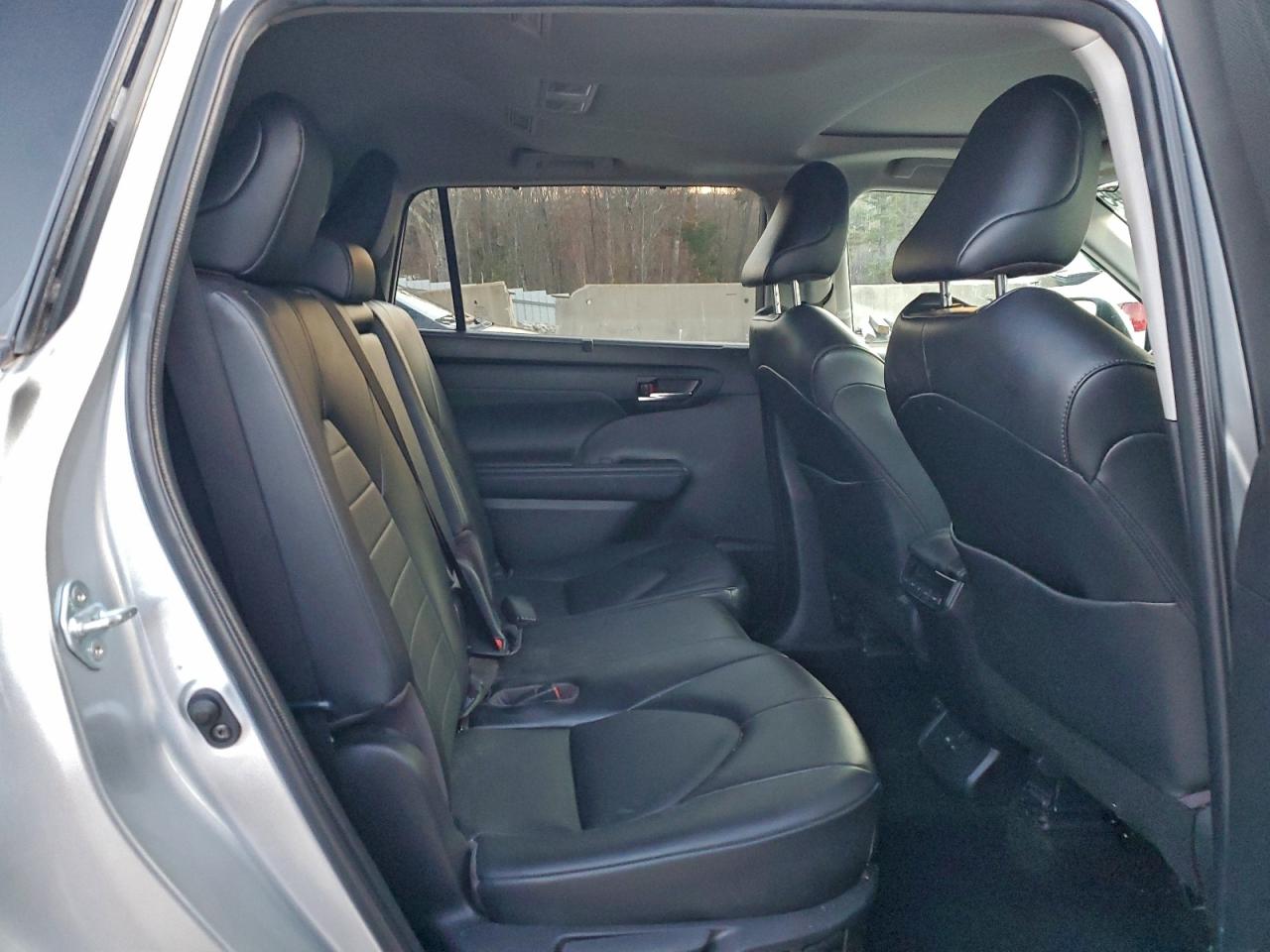 2022 TOYOTA HIGHLANDER XLE photo 41