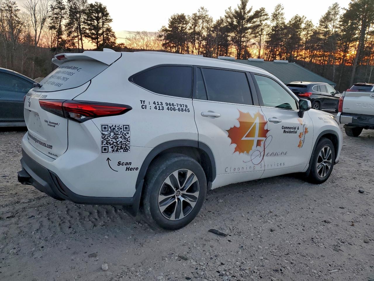 2022 TOYOTA HIGHLANDER XLE photo 9