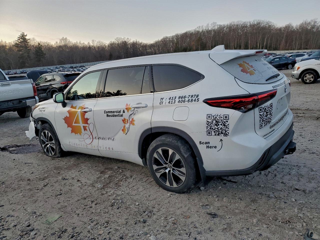 2022 TOYOTA HIGHLANDER XLE photo 5