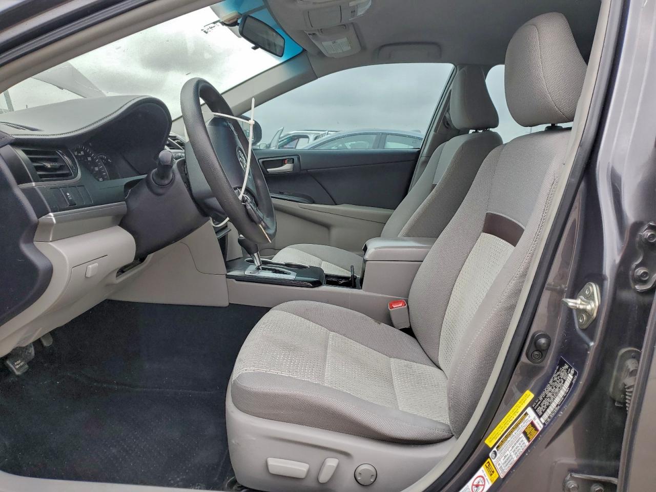 2014 TOYOTA CAMRY L photo 13