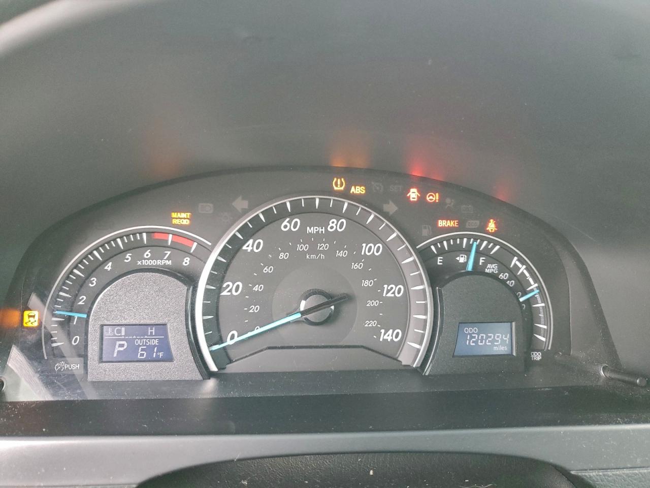 2014 TOYOTA CAMRY L photo 17