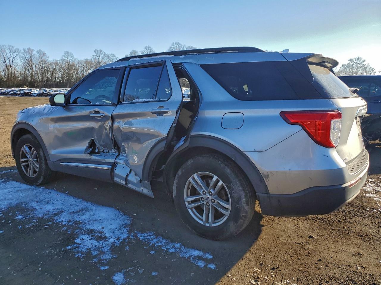 2020 FORD EXPLORER XLT photo 3