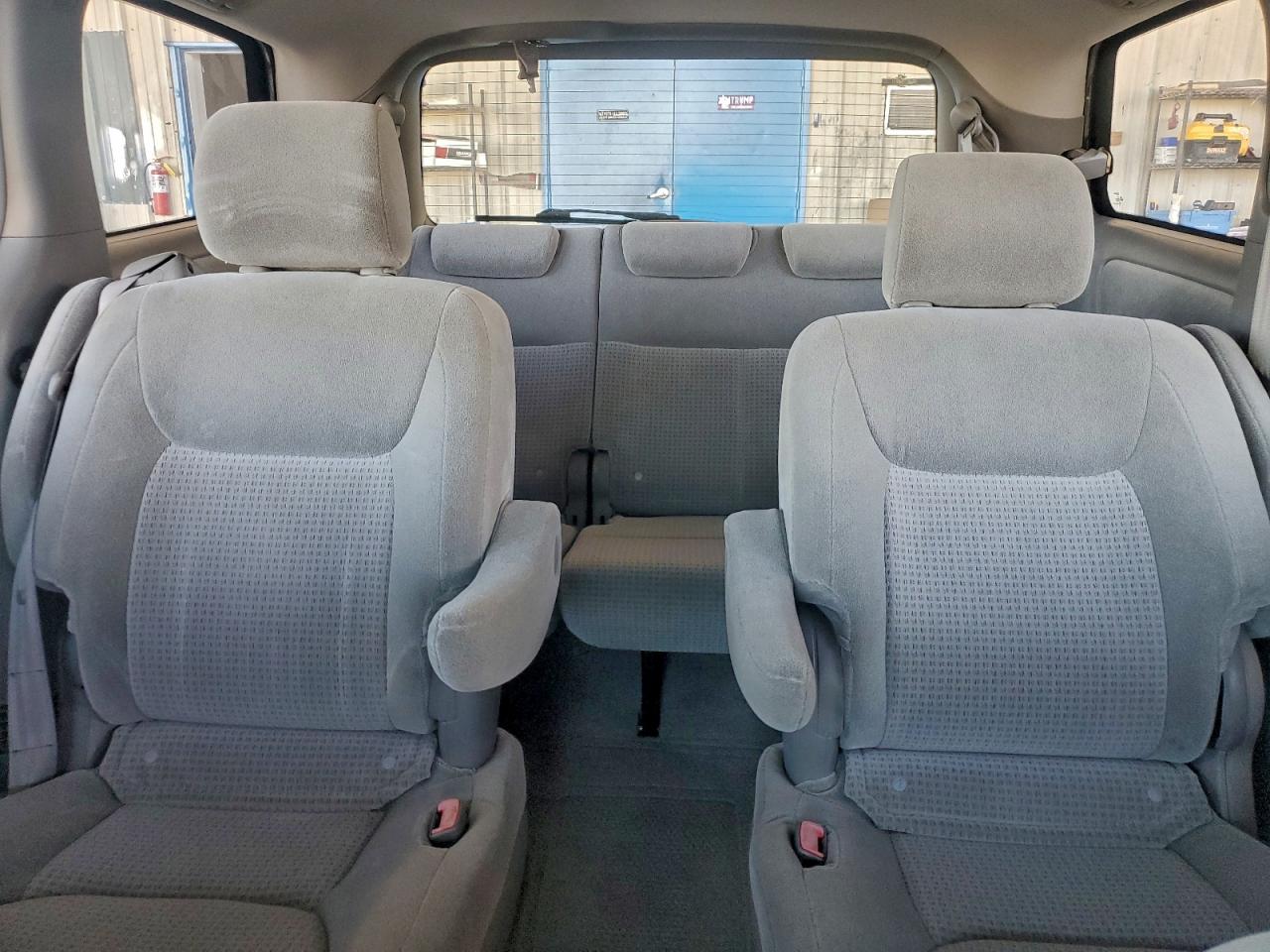 2006 TOYOTA SIENNA CE photo 10