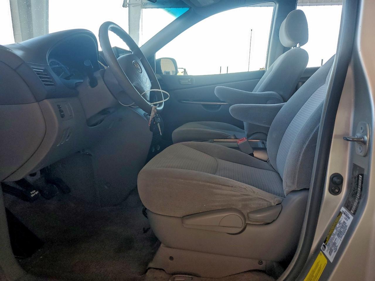 2006 TOYOTA SIENNA CE photo 7