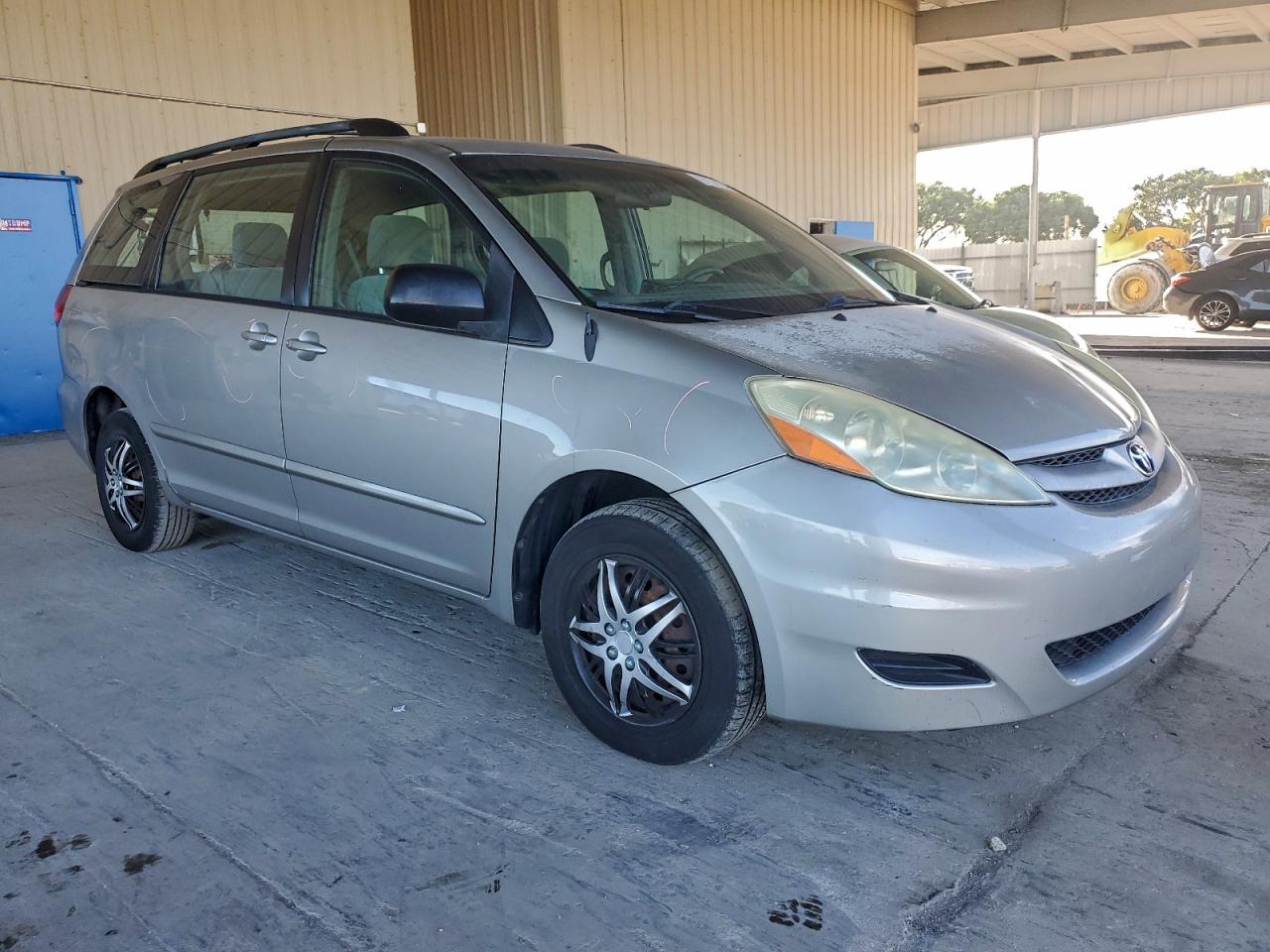 2006 TOYOTA SIENNA CE photo 4
