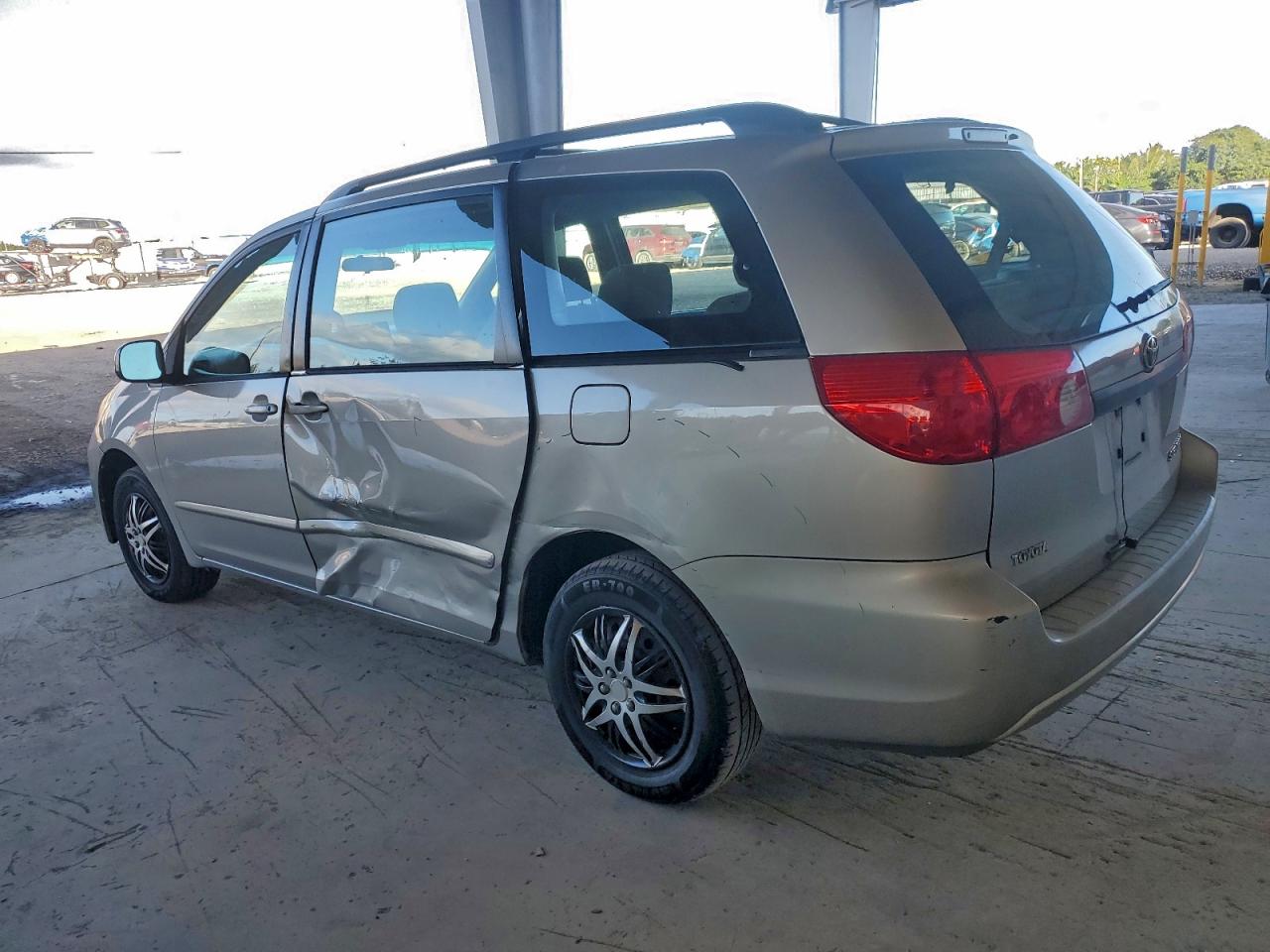 2006 TOYOTA SIENNA CE photo 2