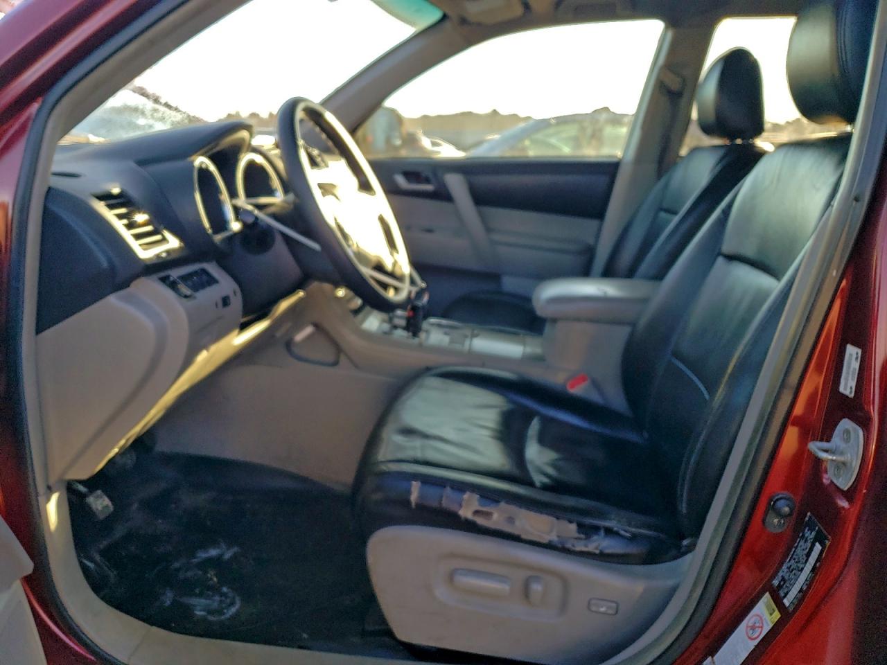 2012 TOYOTA HIGHLANDER BASE photo 13