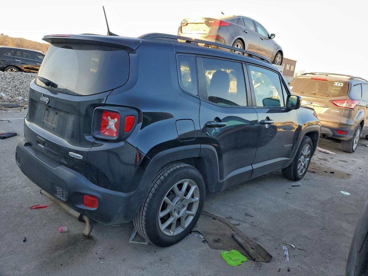 2019 JEEP RENEGADE LATITUDE photo 3