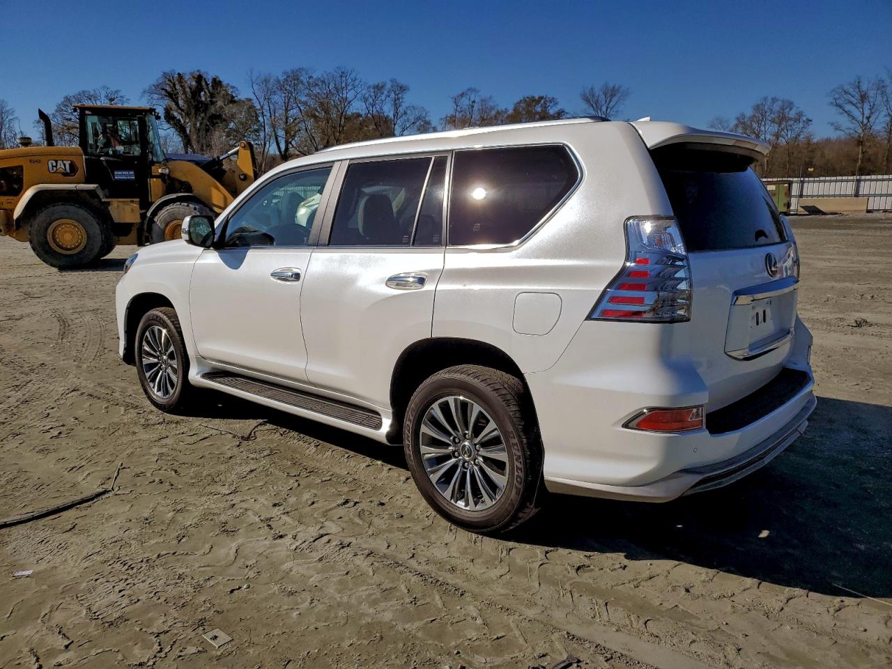 2023 LEXUS GX 460 LUXURY photo 4