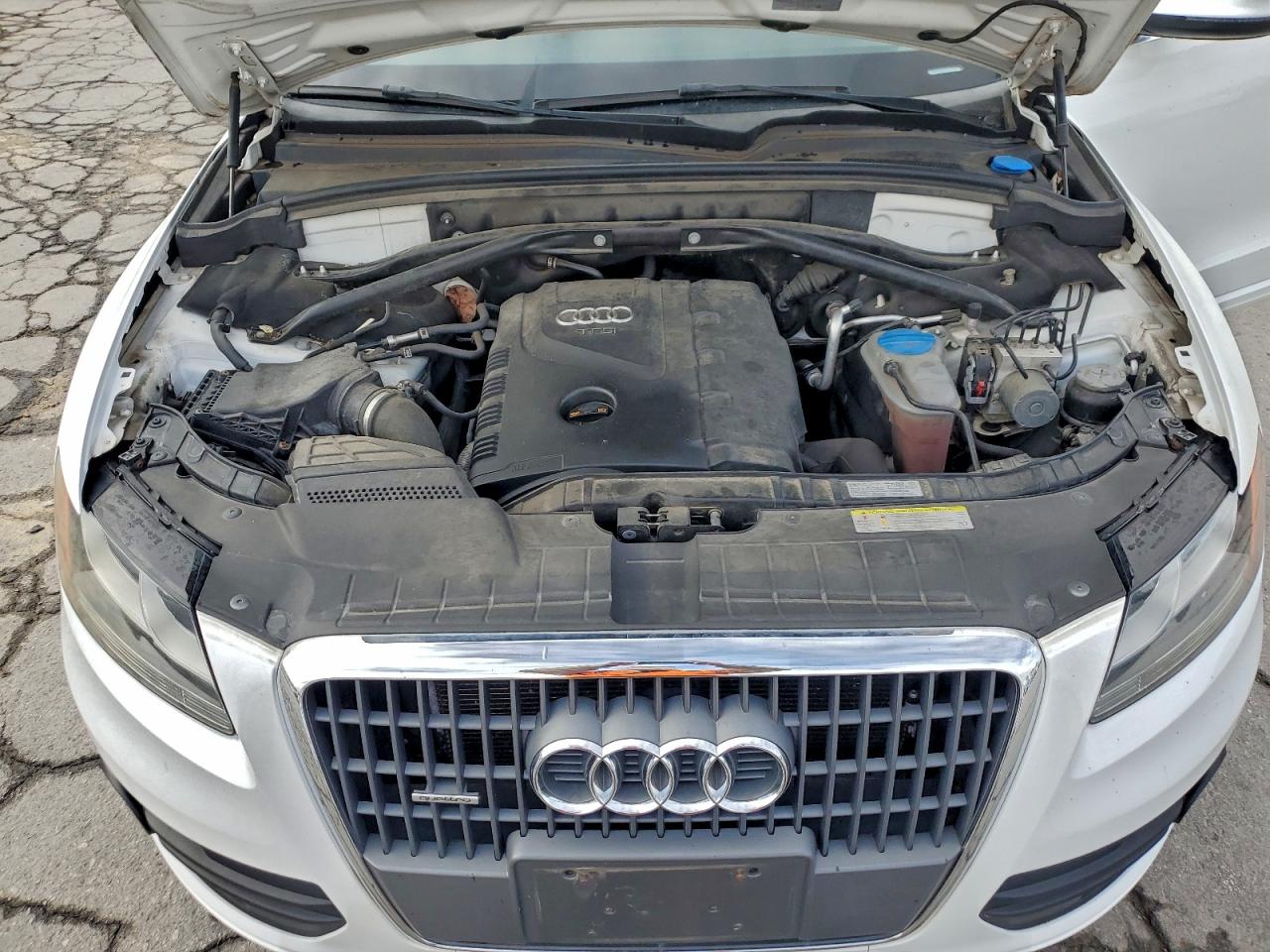 2012 AUDI Q5 PREMIUM photo 12