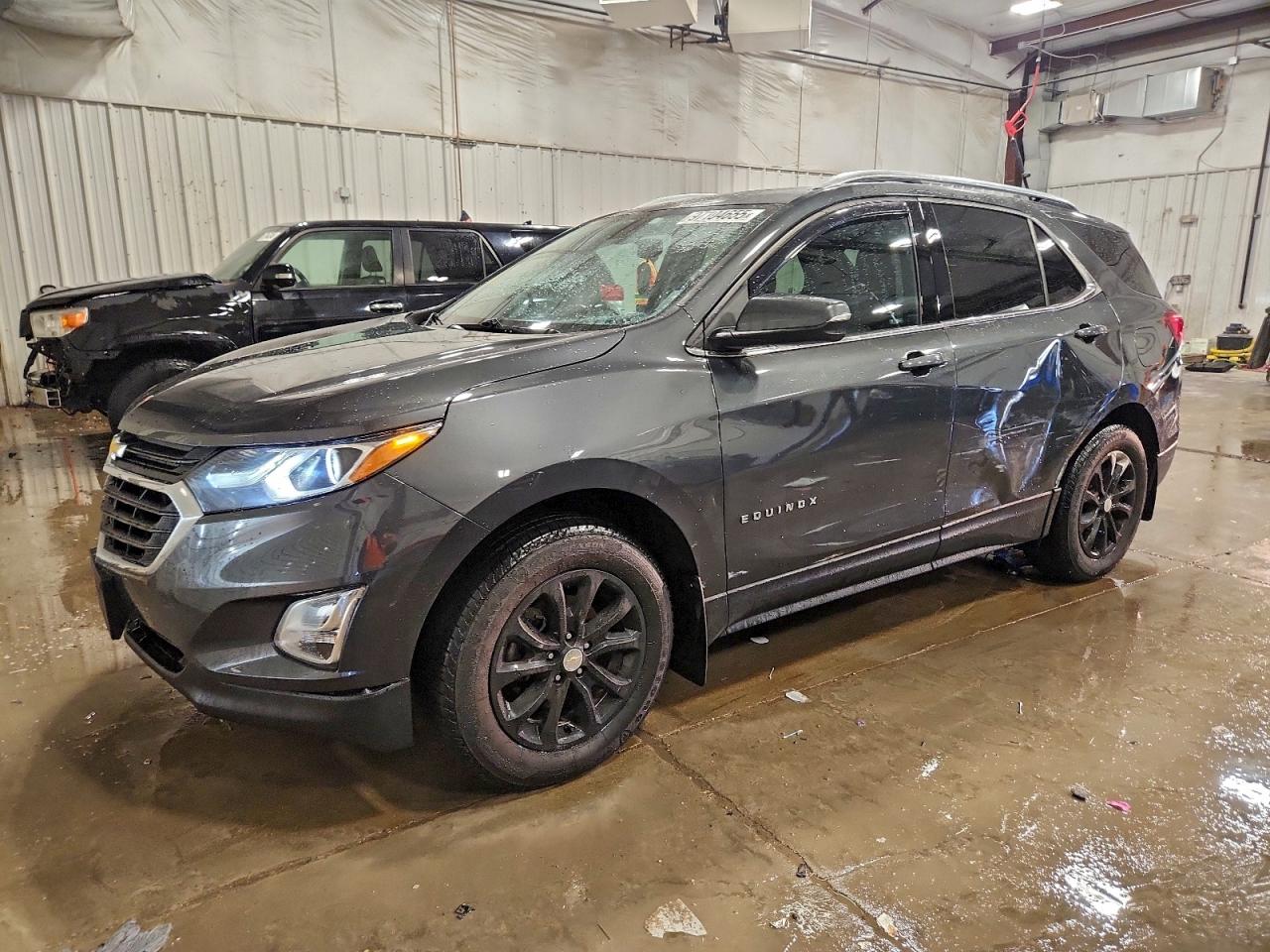 2018 CHEVROLET EQUINOX LT photo 2