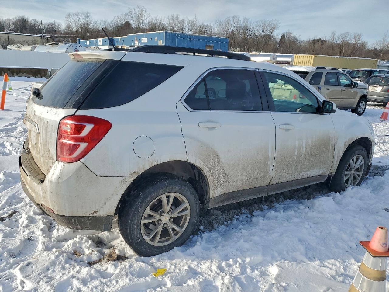 2017 CHEVROLET EQUINOX photo 3