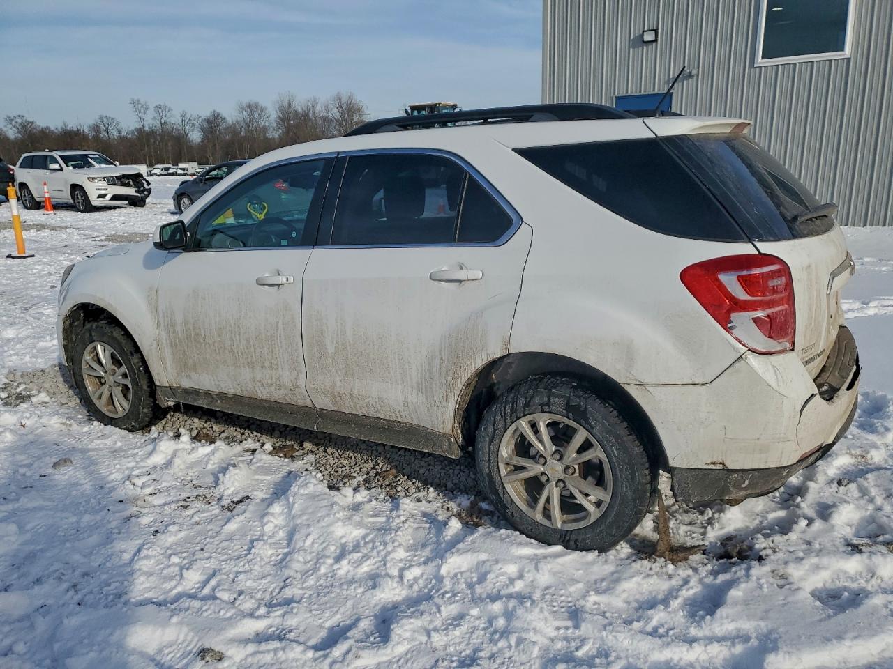 2017 CHEVROLET EQUINOX photo 2