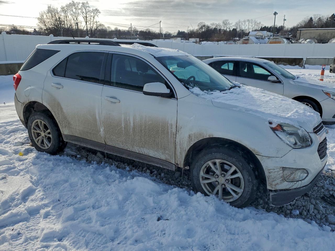 2017 CHEVROLET EQUINOX photo 4