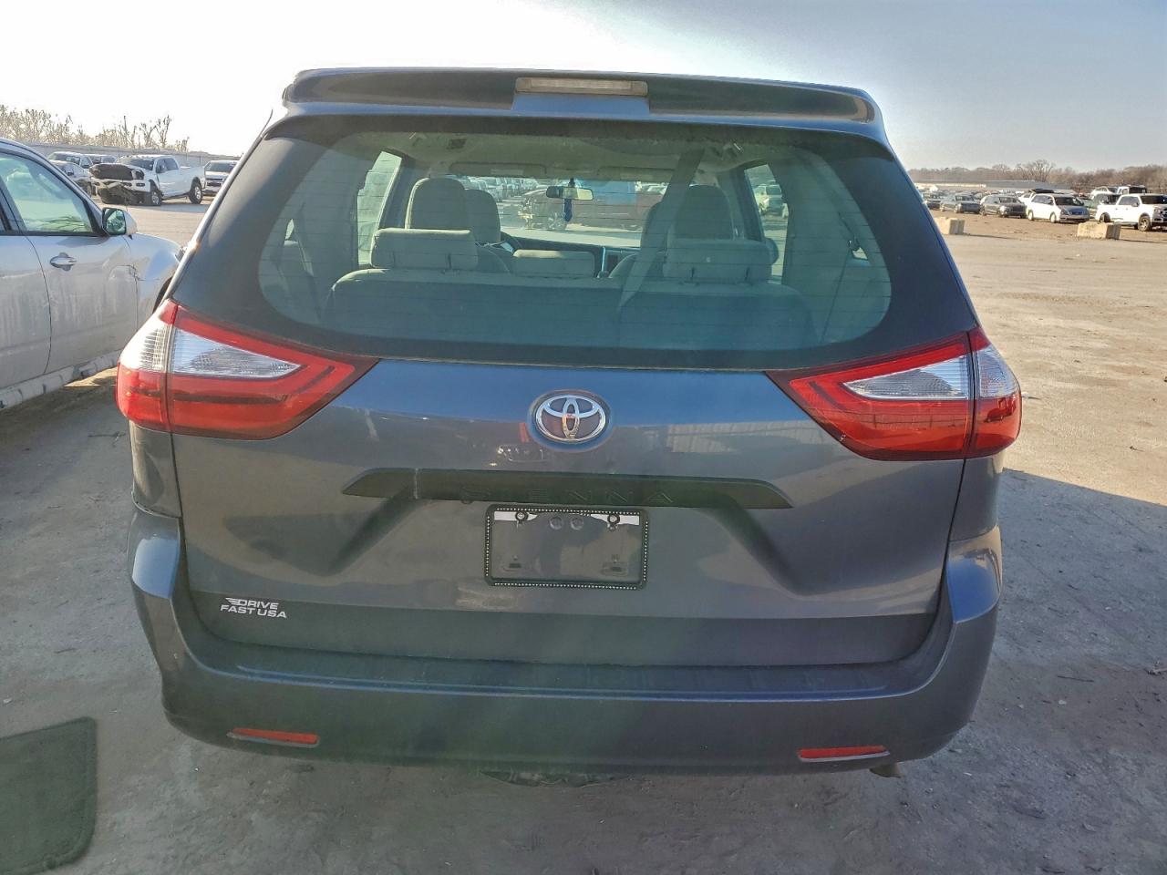 2015 TOYOTA SIENNA photo 11