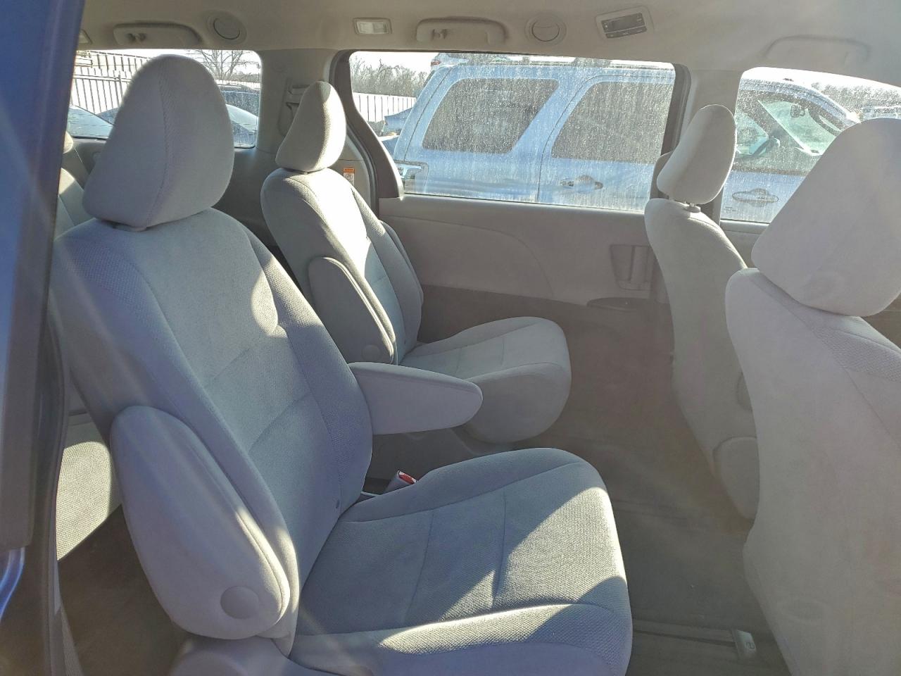 2015 TOYOTA SIENNA photo 21