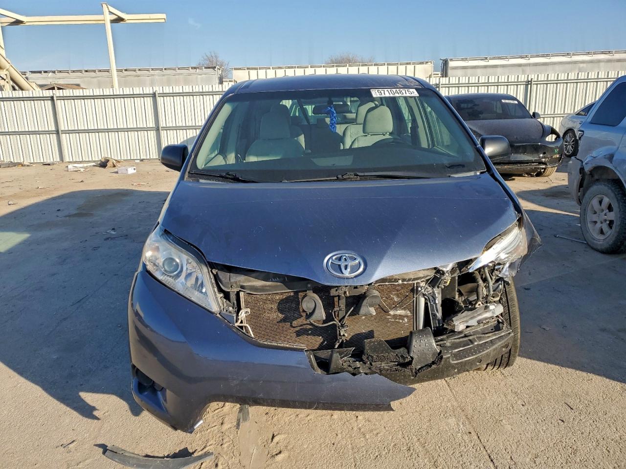 2015 TOYOTA SIENNA photo 9