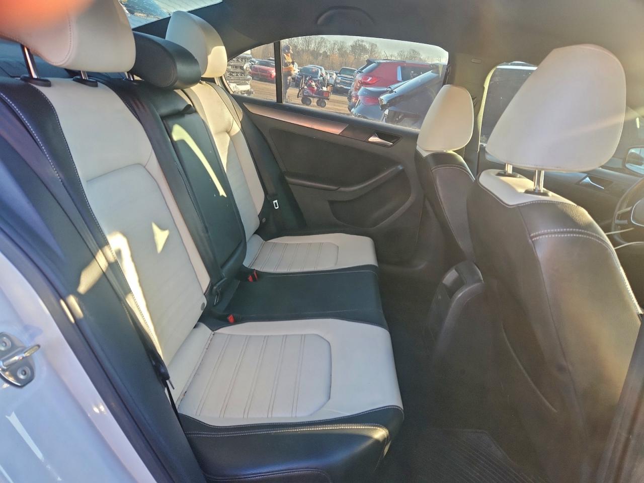 2016 VOLKSWAGEN JETTA SPORT photo 10