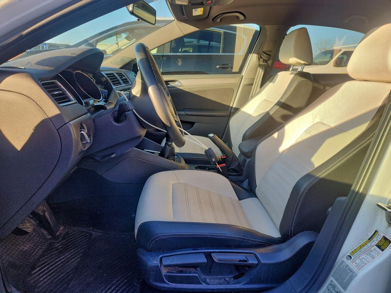 2016 VOLKSWAGEN JETTA SPORT photo 7